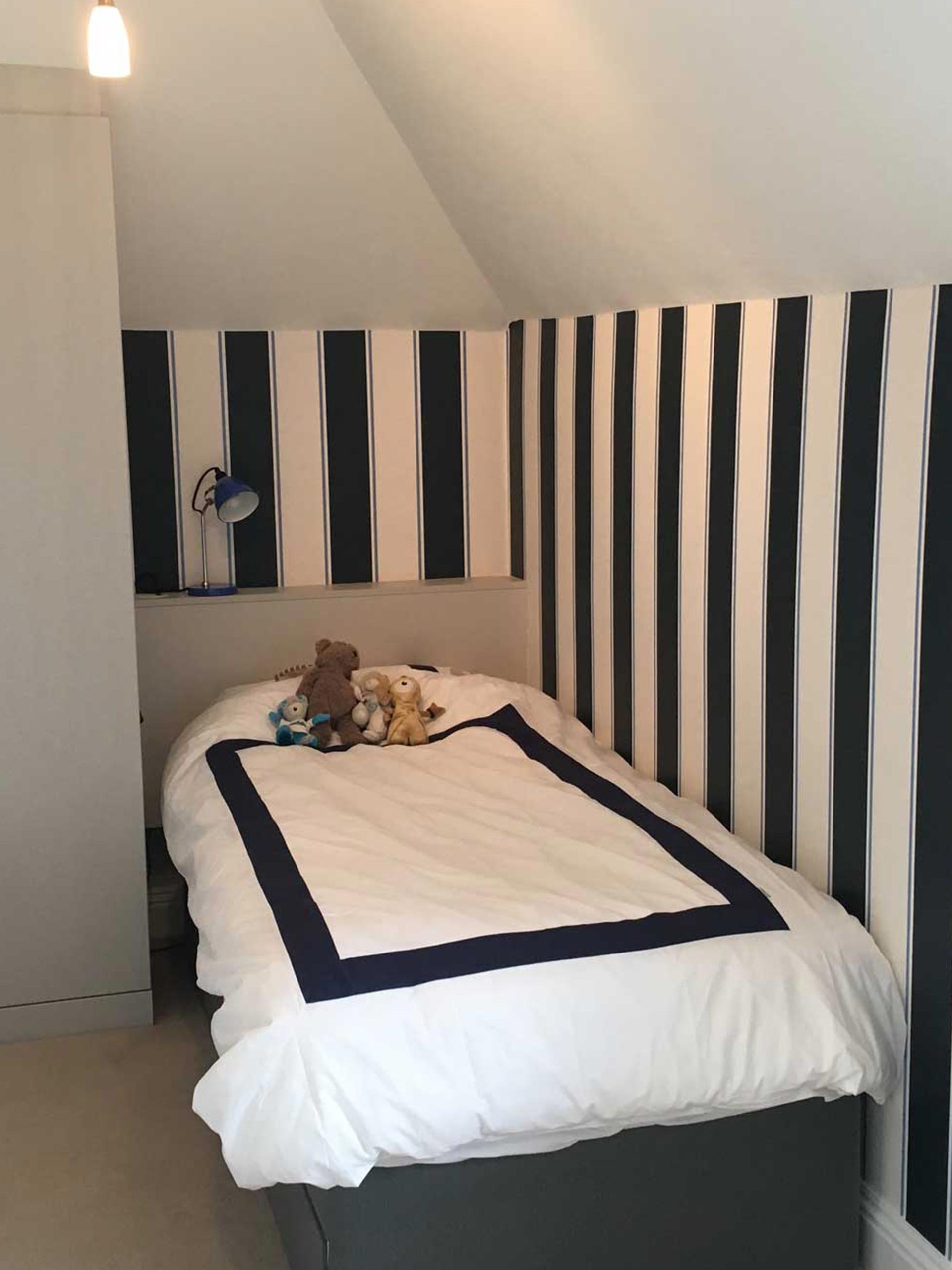 striped_bed striped_bed